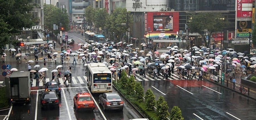 Pourquoi les Japonais conduisent-ils à gauche?